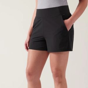 NWOT: Athleta Brooklyn Shorts, size 6